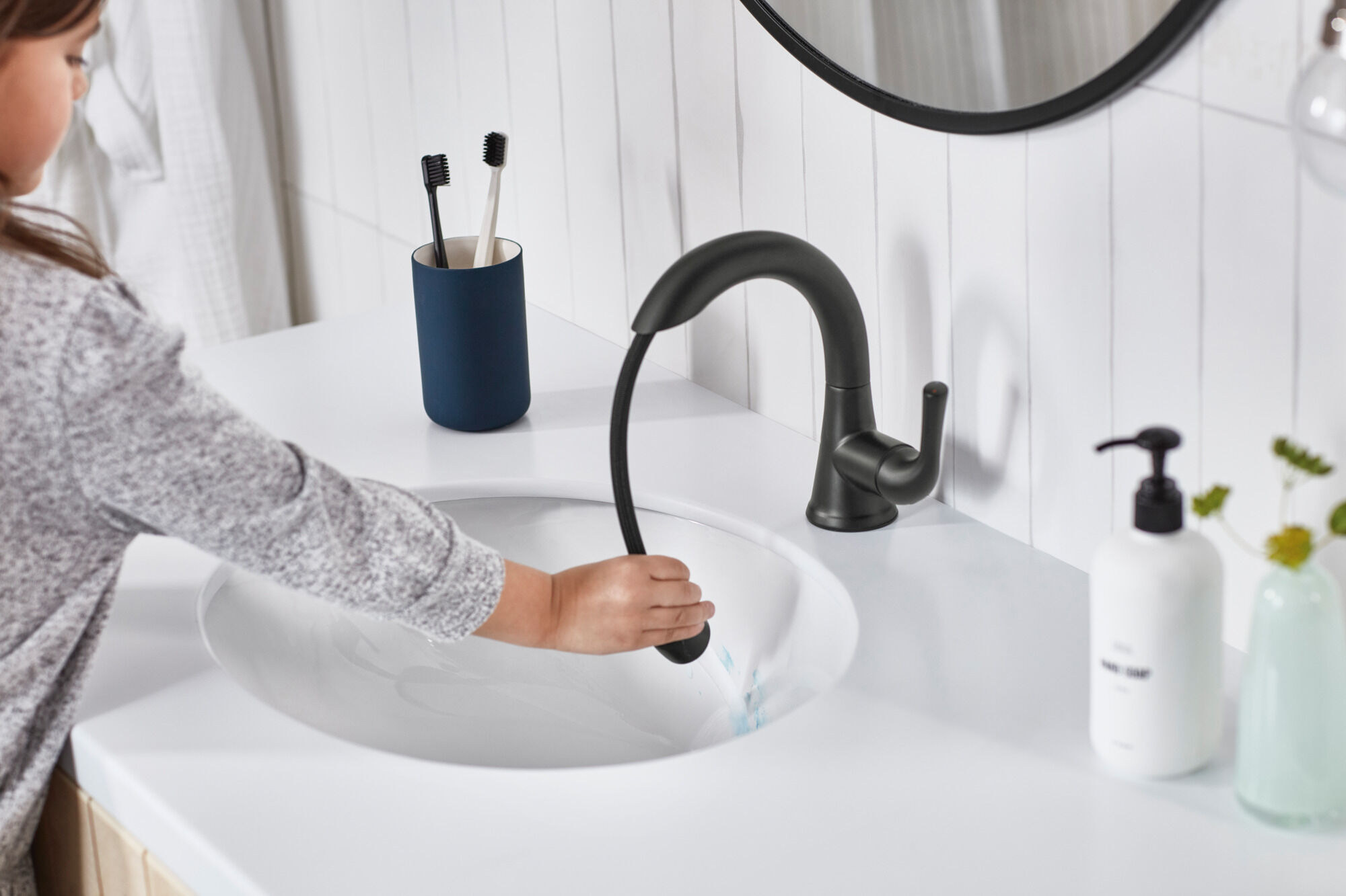 533LF-BLPDMPU Выдвижной смеситель для ванной с одной ручкой Delta Faucet Kayra Матовый черный - Вид №6