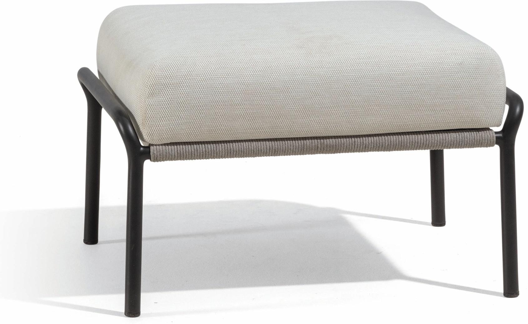 MNST568 Подставка для ног лава серебро Manutti Radius