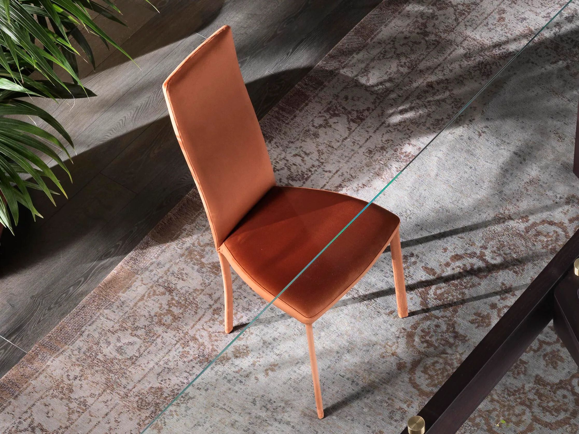 Мягкий стул с гибкой высокой спинкой RIFLESSI ARCH-00124307