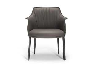 Кожаное кресло с подлокотниками