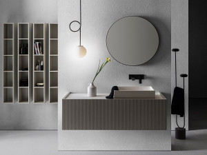 Состав ванной комнаты с раковиной, ящиками и колоннами