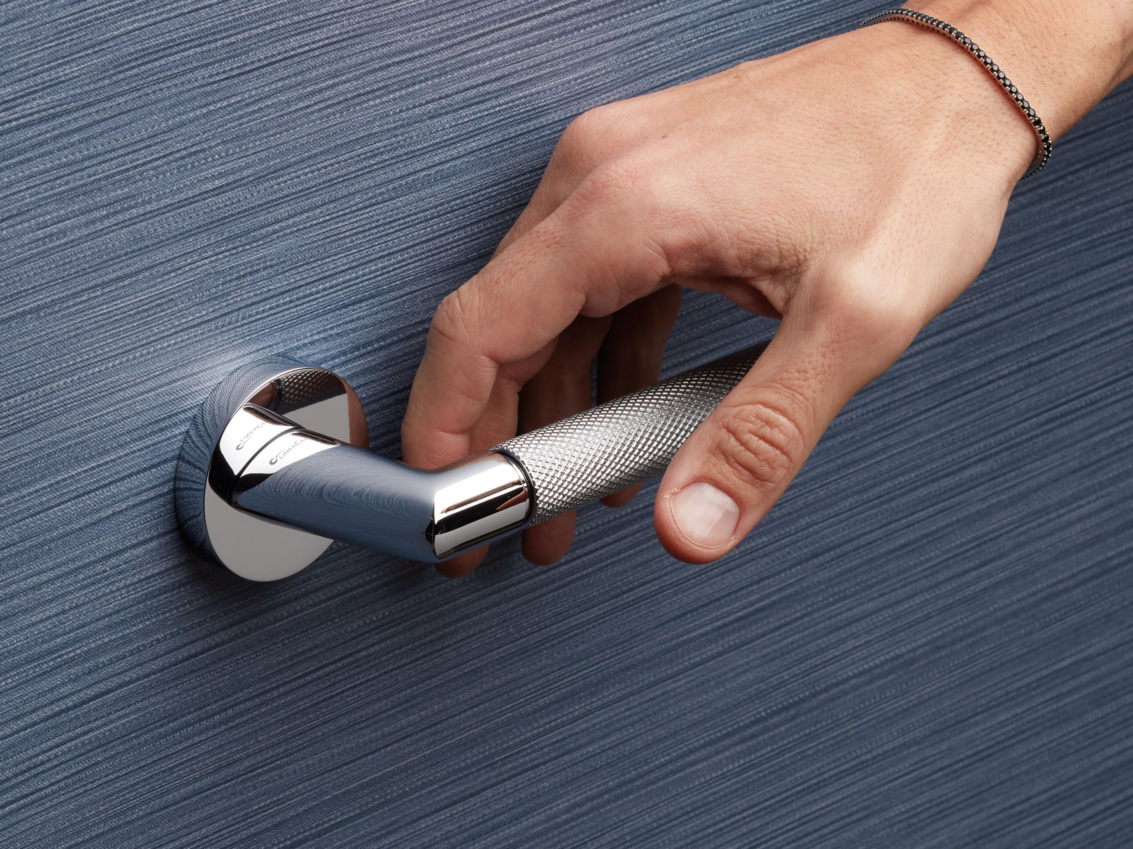 Латунная оконная ручка на пластине LINEA CALI' Grip ARCH-00072640 - Вид №1