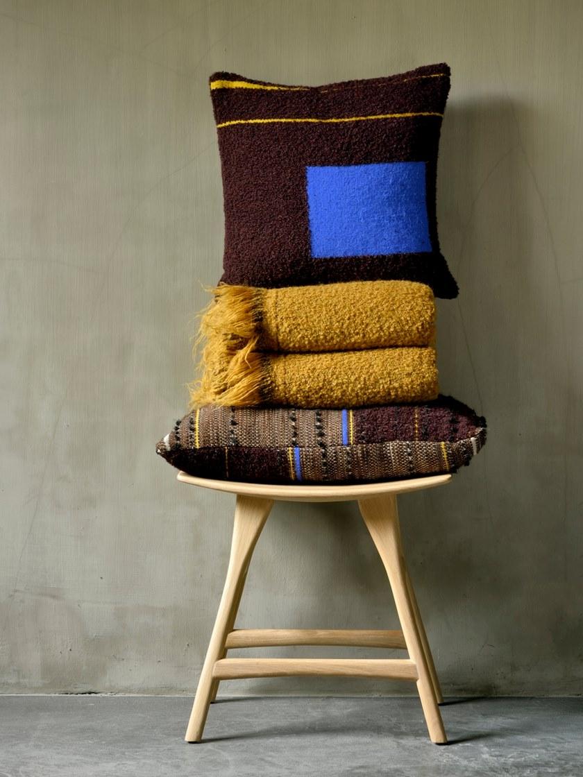 Ethnicraft Прямоугольная подушка из ткани для дивана Mystic ink 21070 - Вид №4