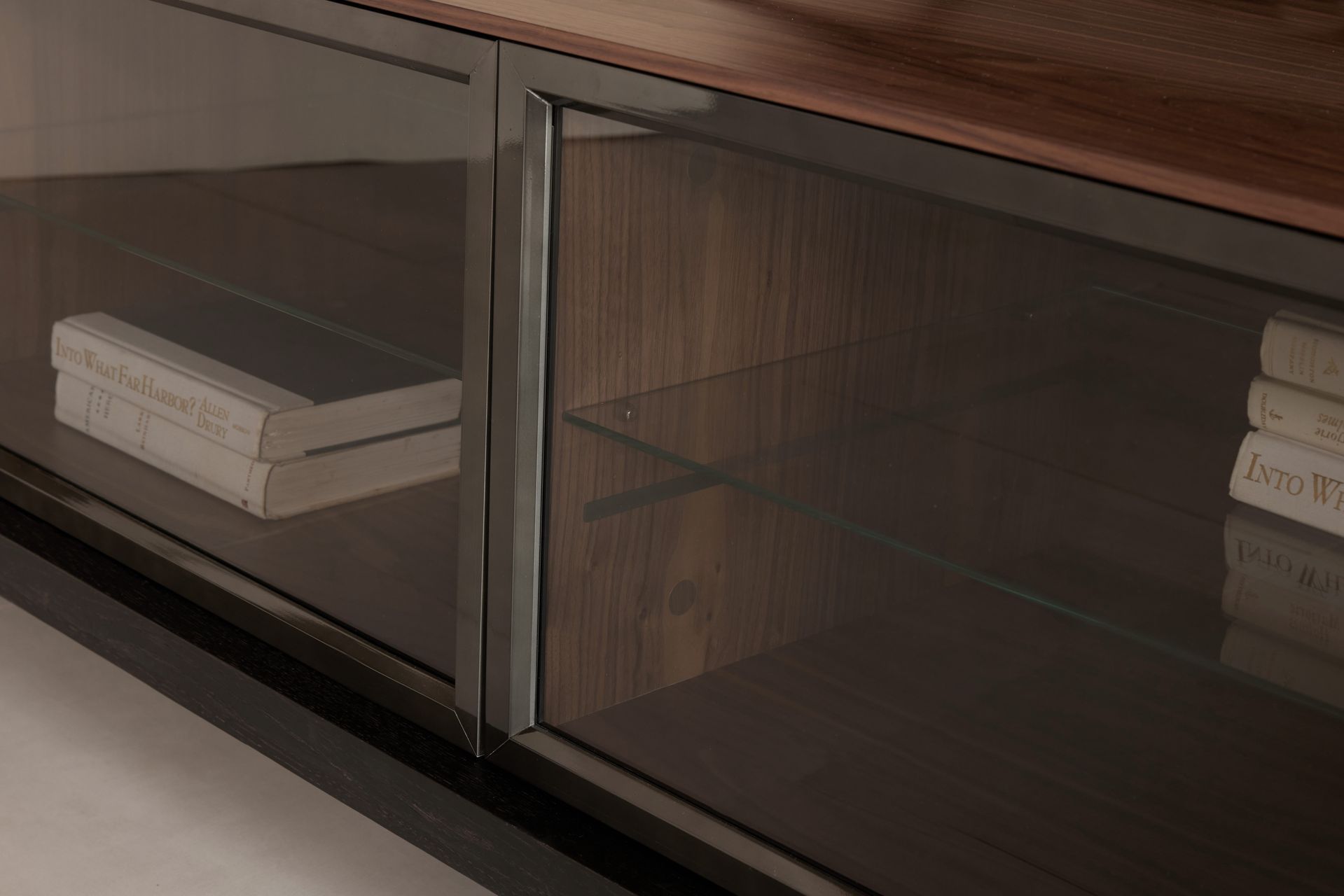 Деревянный шкаф для телевизора с выдвижными ящиками и дверцами Hurtado Evolution ARCH-00037782 - Вид №3