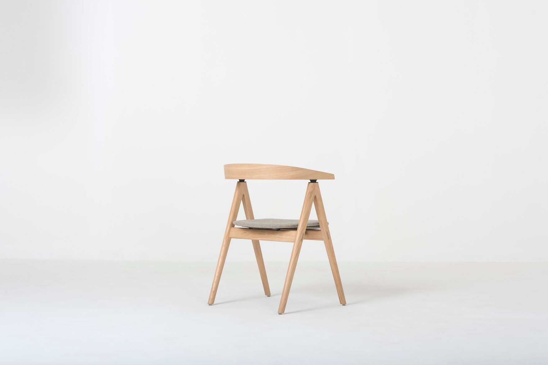 Мягкий стул с открытой спинкой Gazzda Ava ARCH-00071806 - Вид №18