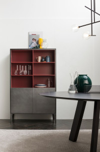 Шкаф с распашными дверцами