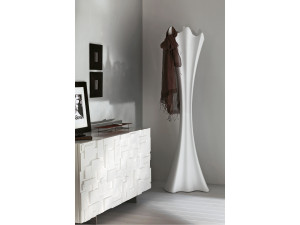 Вешалка для одежды из полиэтилена