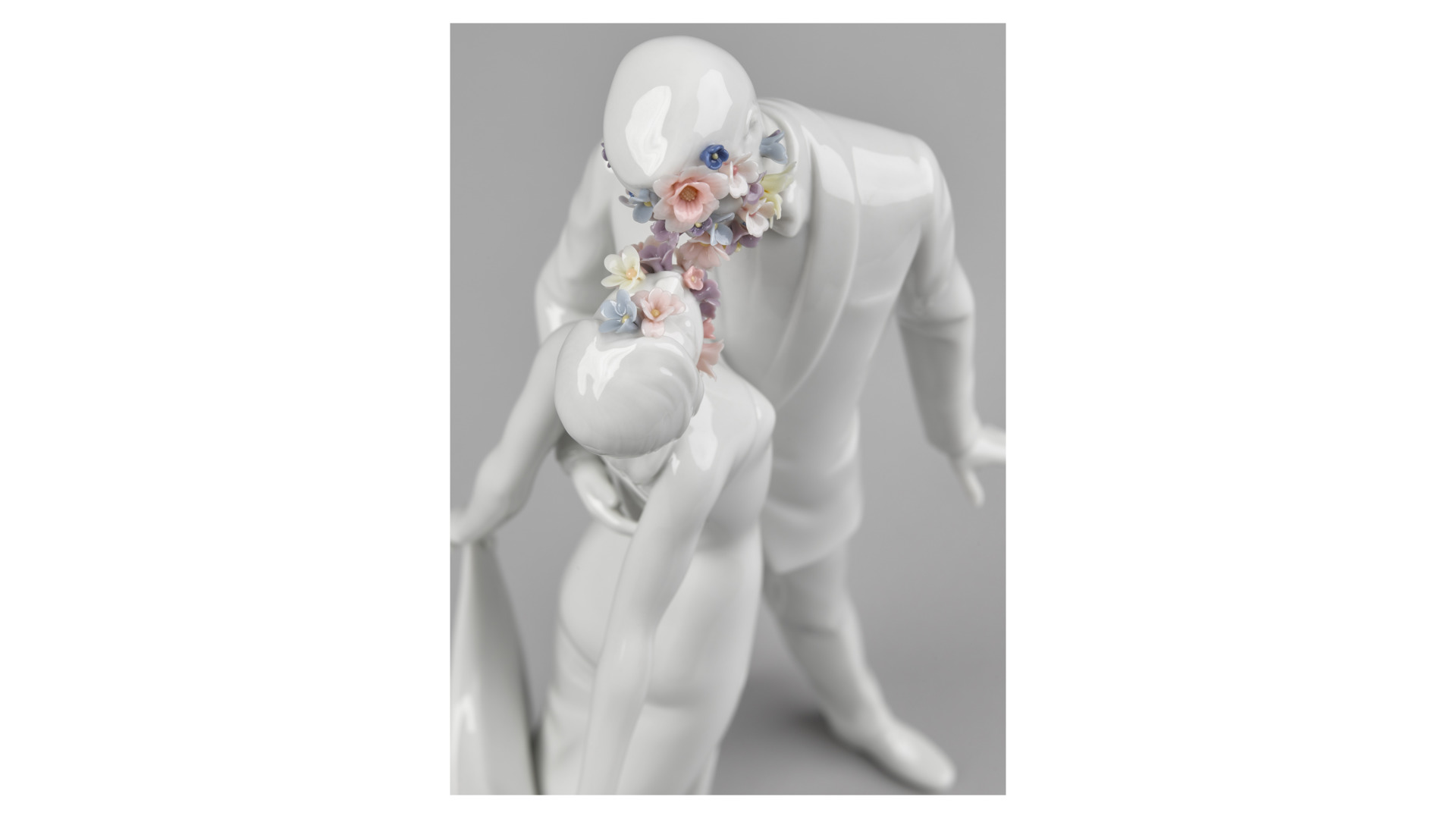 10669114 LLADRO Фигурка Lladro "Любовь I (цветы)" 21х32см Фарфор Lladró  - Вид №2