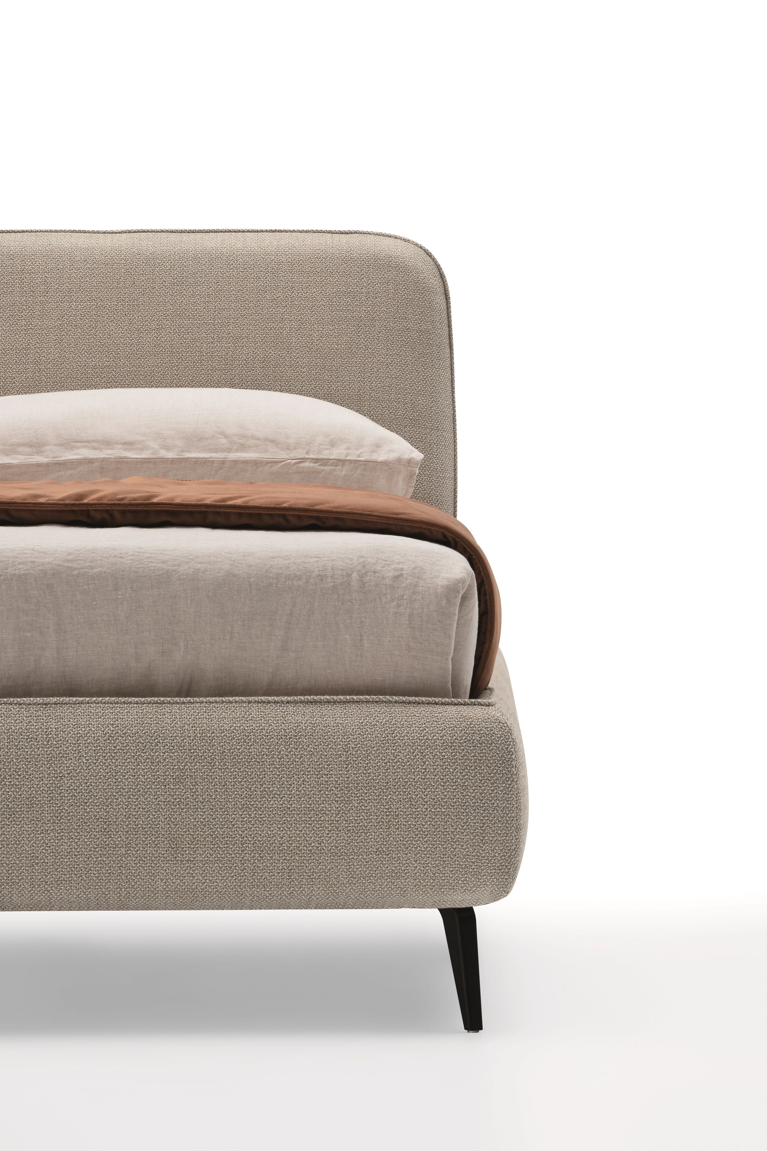 Тканевая кровать с мягким изголовьем Ditre Italia ARIS ARCH-00017870