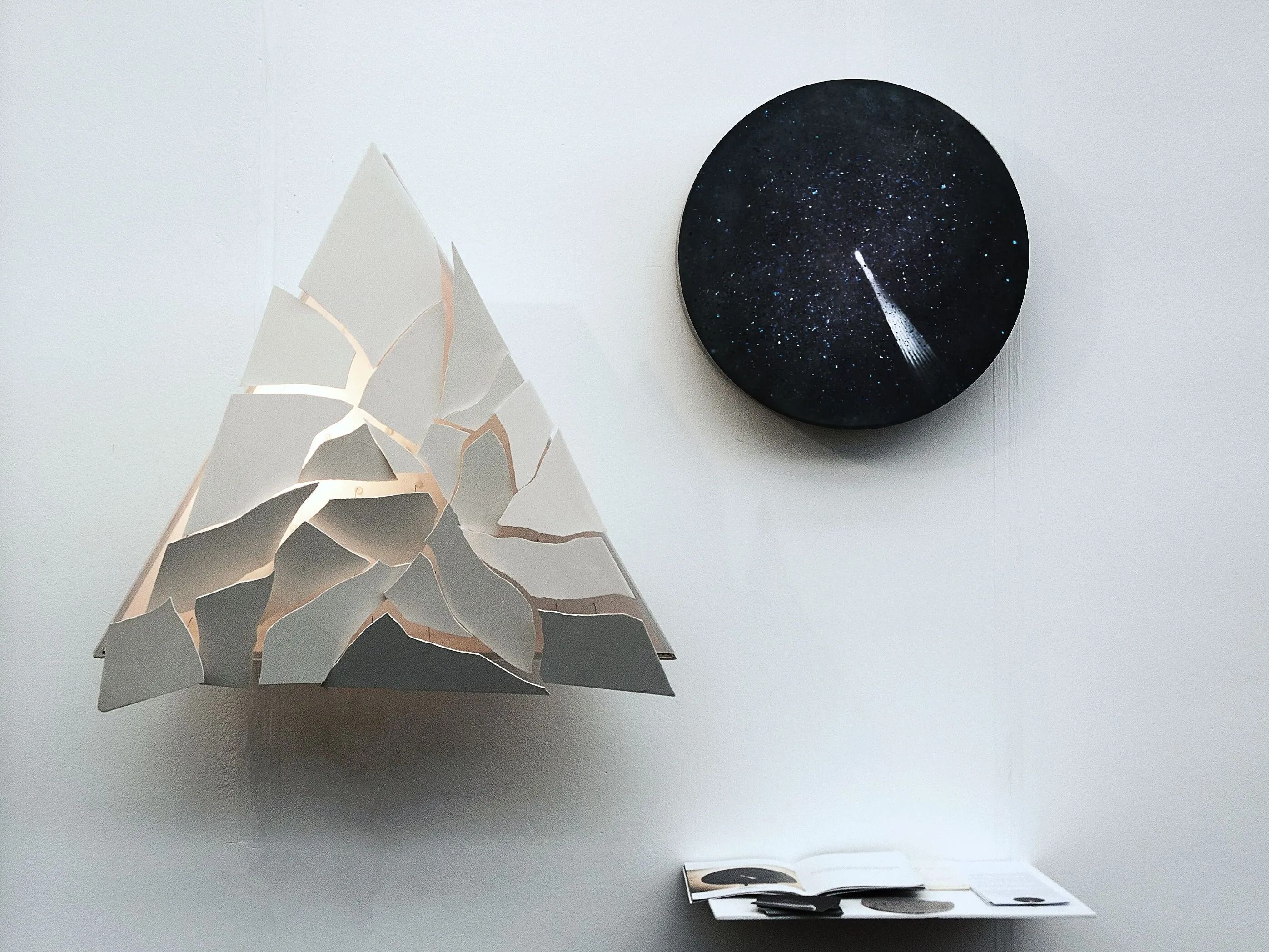 Jesmonite светодиодный настенный светильник Mosche Bianche MIRA ARCH-00094206