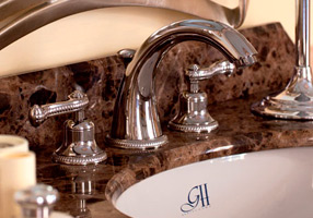 Gentry Home Смеситель для умывальника на три отверстия с выдвижным краном Tiffany Incalux GH103017 - Вид №1