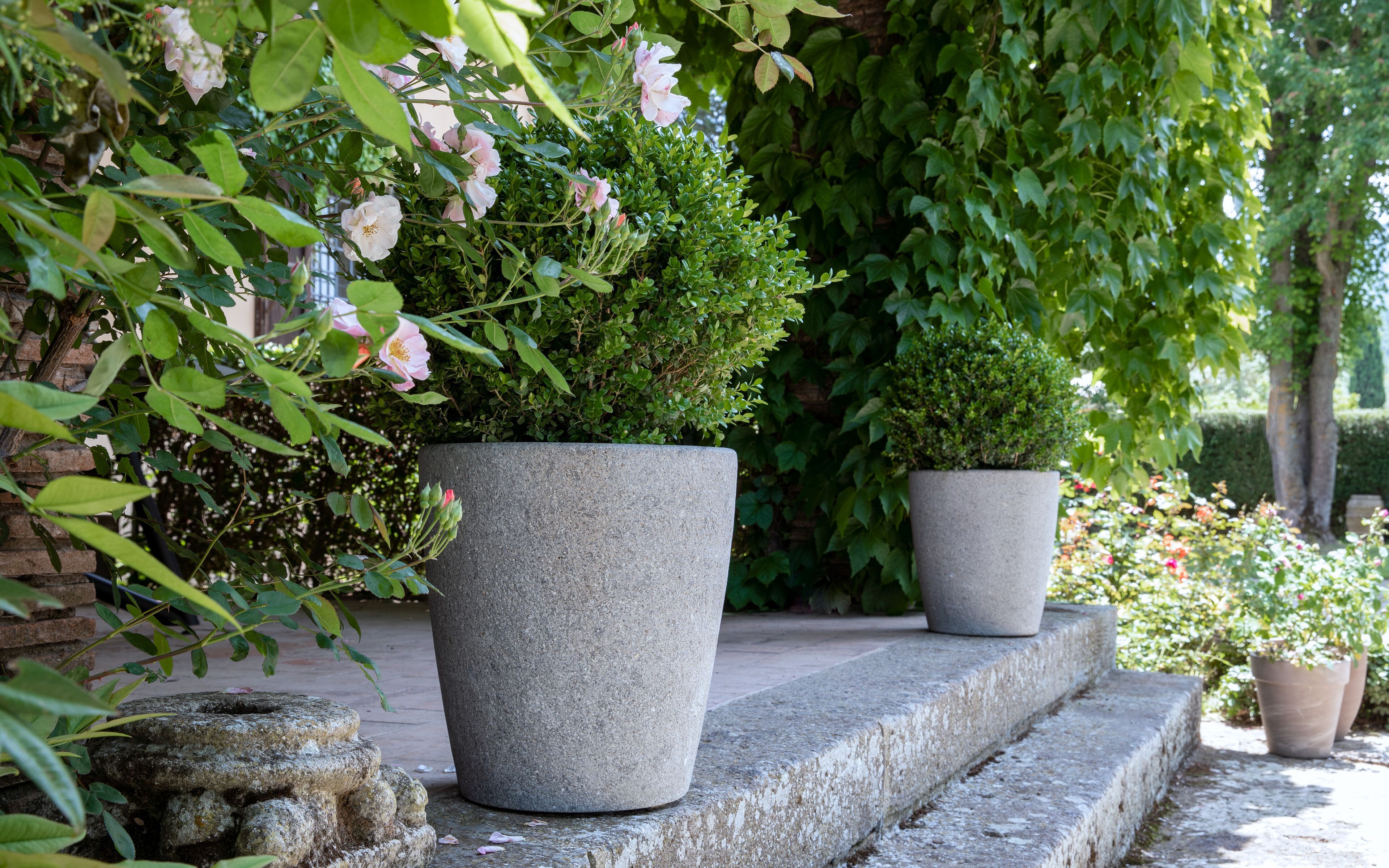 Круглый садовый горшок из пеперино VELTHA® Atrium ARCH-00072171 - Вид №4