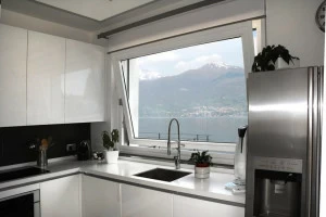 NAVELLO Поворотное окно из алюминия и дерева Nuvola