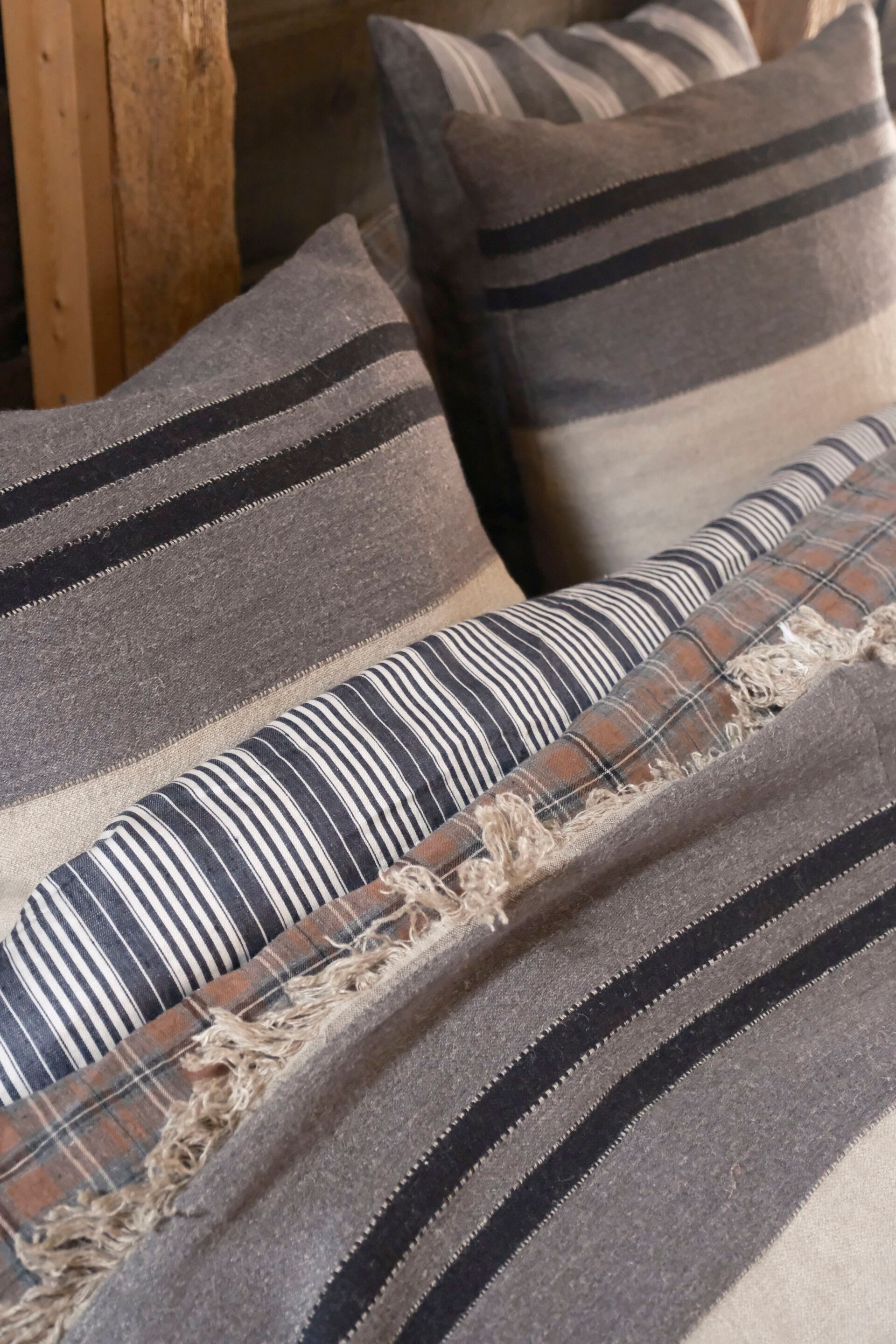 Квадратная льняная подушка Libeco Home Black House Stripe ARCH-00131447 - Вид №2