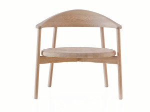 Стул из массива дерева с подлокотниками