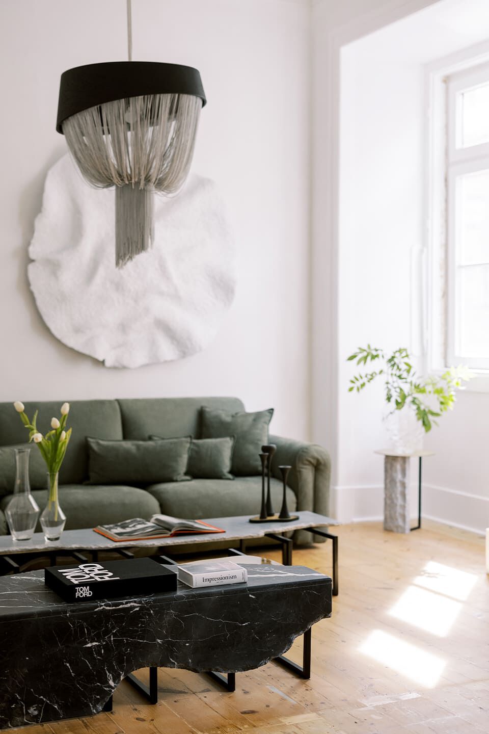 Журнальный столик из черного мрамора Marquina и латуни Greenapple AIRE ARCH-00077236 - Вид №4