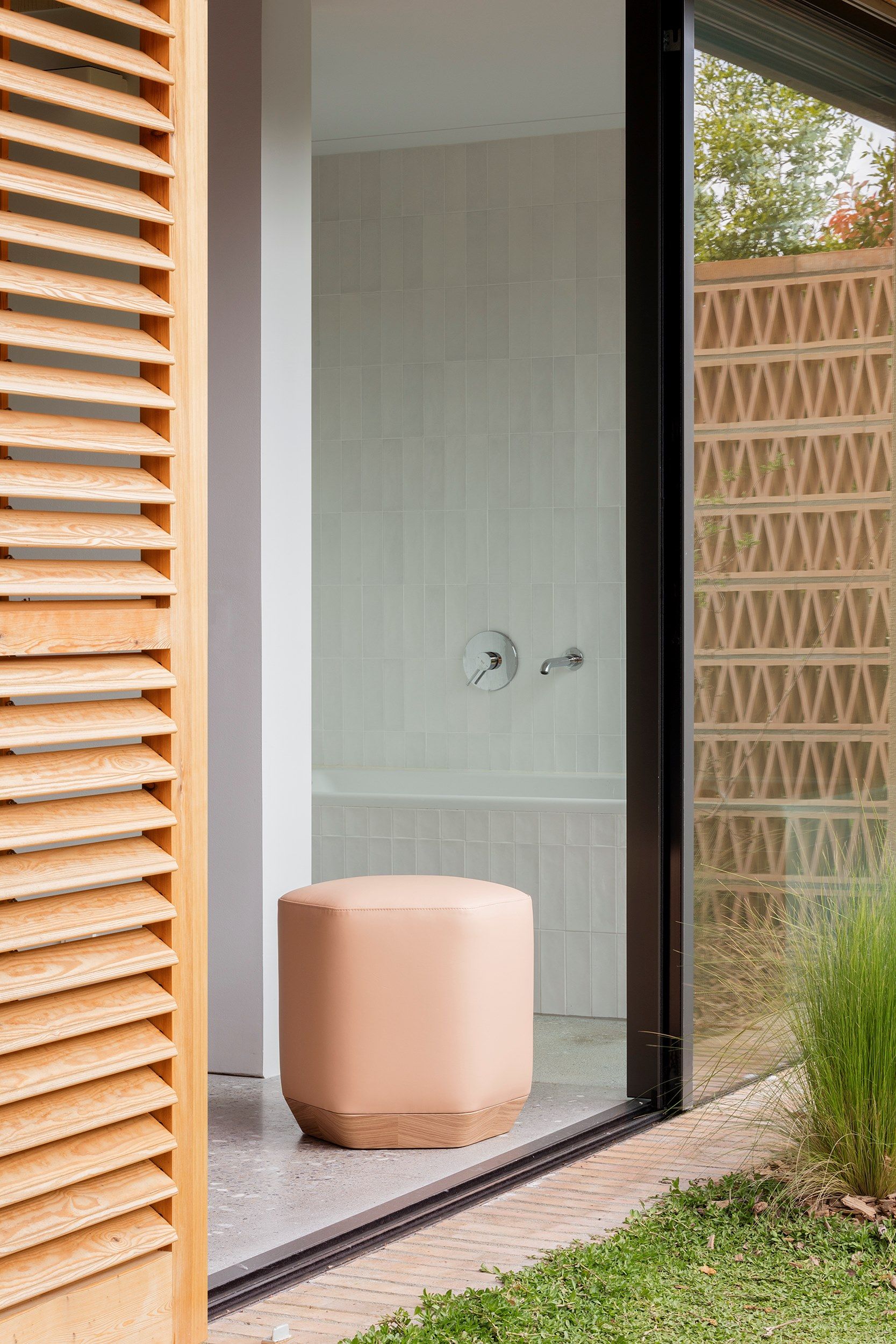 Кожаный пуфик для контракта Vergés Atay ARCH-00037773 - Вид №3