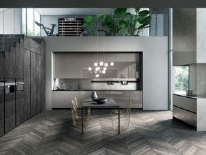 Встроенная кухня со встроенными ручками