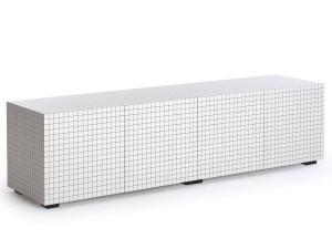 Деревянный шкаф с распашными дверями