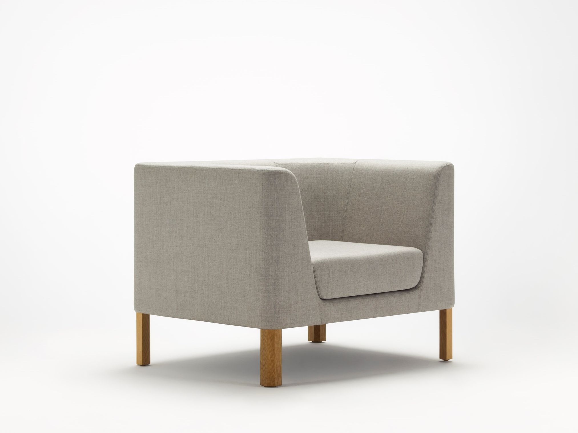 Тканевое кресло с подлокотниками Ross Gardam Tailored ARCH-00041032