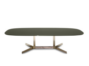 Низкий прямоугольный журнальный столик со стеклянной столешницей