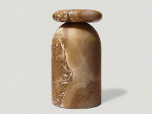 Стул из оникса