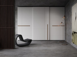 Деревянный шкаф с раздвижными дверями