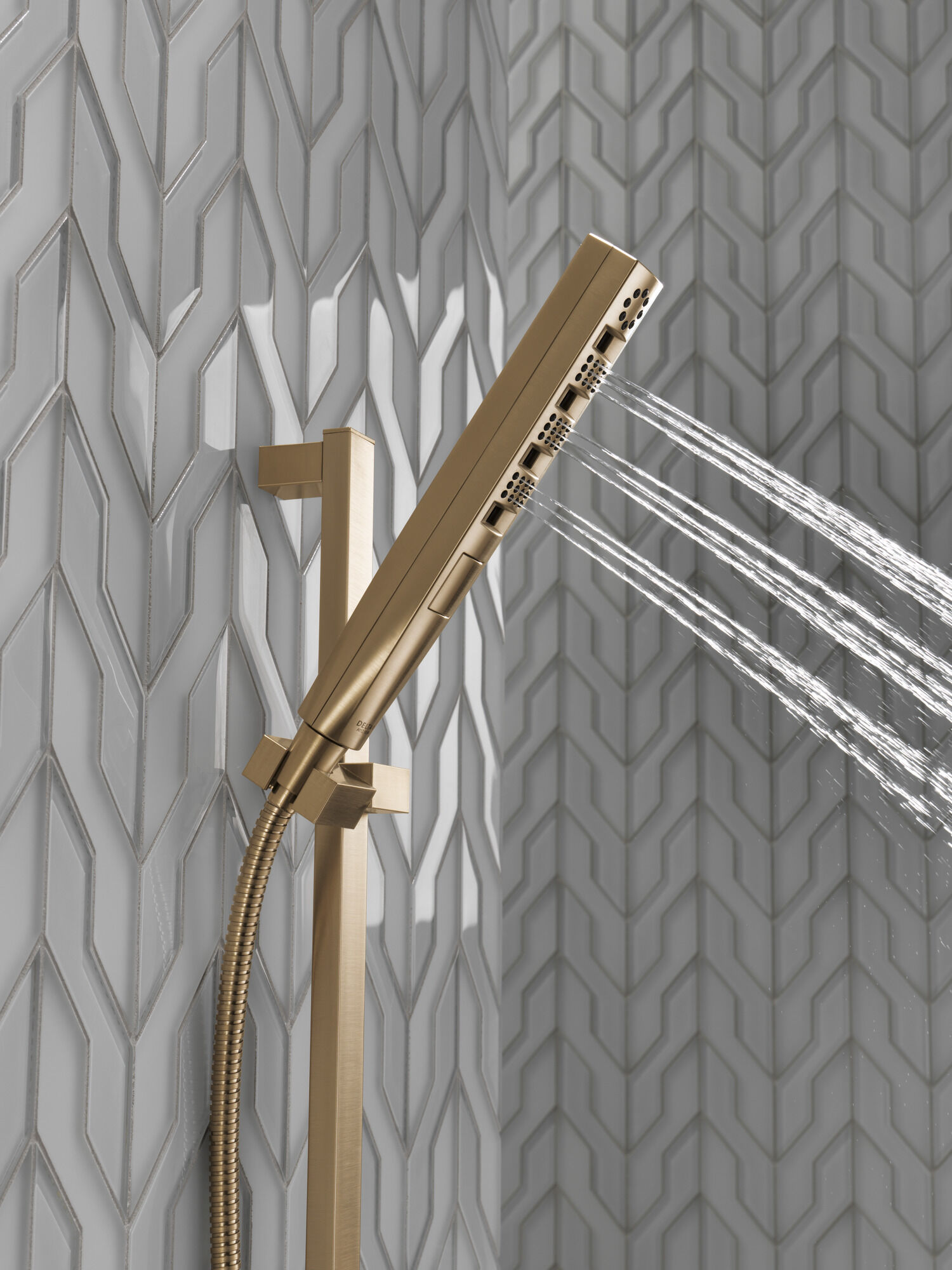 H2Okinetic® Ручной душ со скользящей штангой с 4 настройками Delta Faucet 51140-CZ - Вид №1