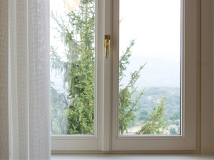 Ламинированное деревянное окно