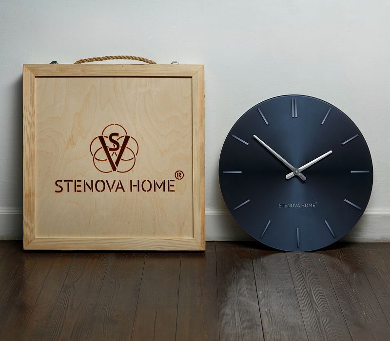 Современные интерьерные часы, выполненные из закаленного стекла.Большой циферблат имеет диаметр 50 см и толщину 4 мм. Основное изображение нанесено на оборотную сторону циферблата светостойкими чернилами, часовые засечки нанесены по внешней стороне циферб Victoria Stenova 419272 - Вид №3