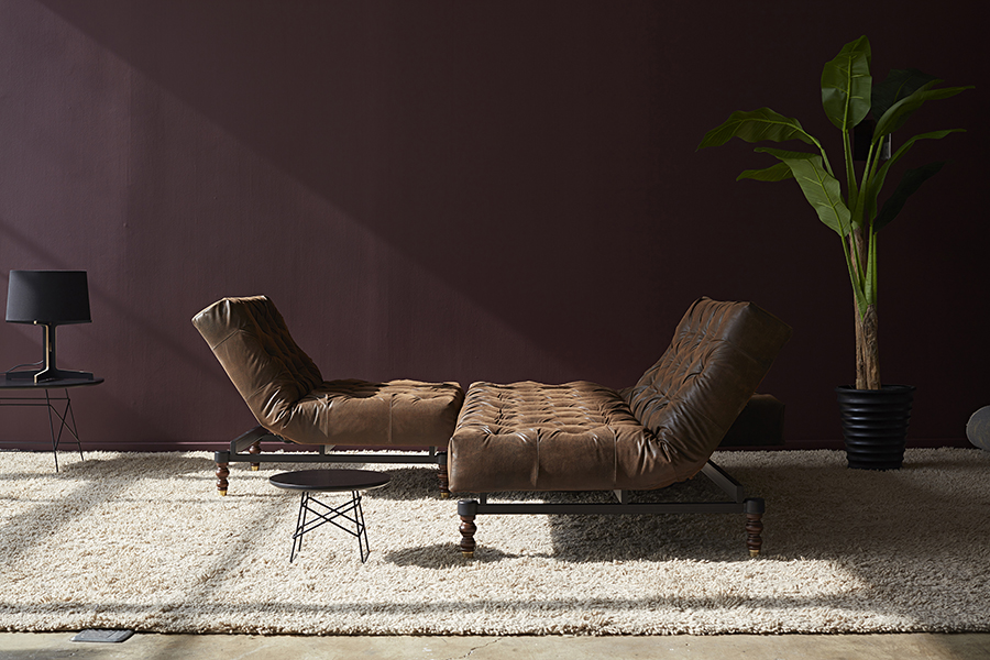 Диван Oldschool c ножками Retro из темного дерева и черной рамой, коричневый Innovation Living OLDSCHOOL461 - Вид №6