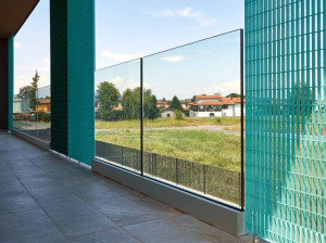 Стеклянный парапет для окон и балконов