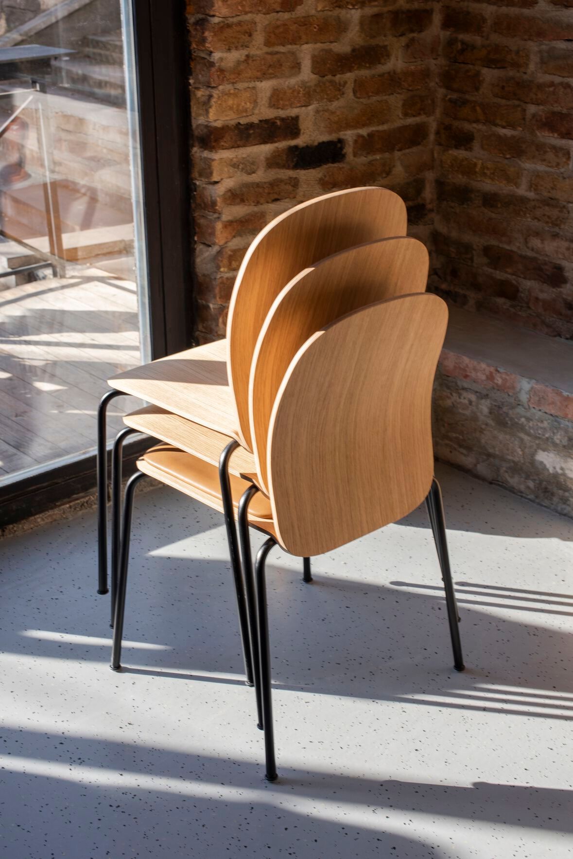 Штабелируемый дубовый стул с мягким сиденьем Gazzda Book ARCH-00075528 - Вид №6