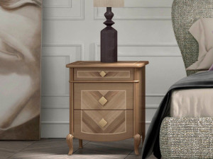 Деревянная тумбочка с ящиками