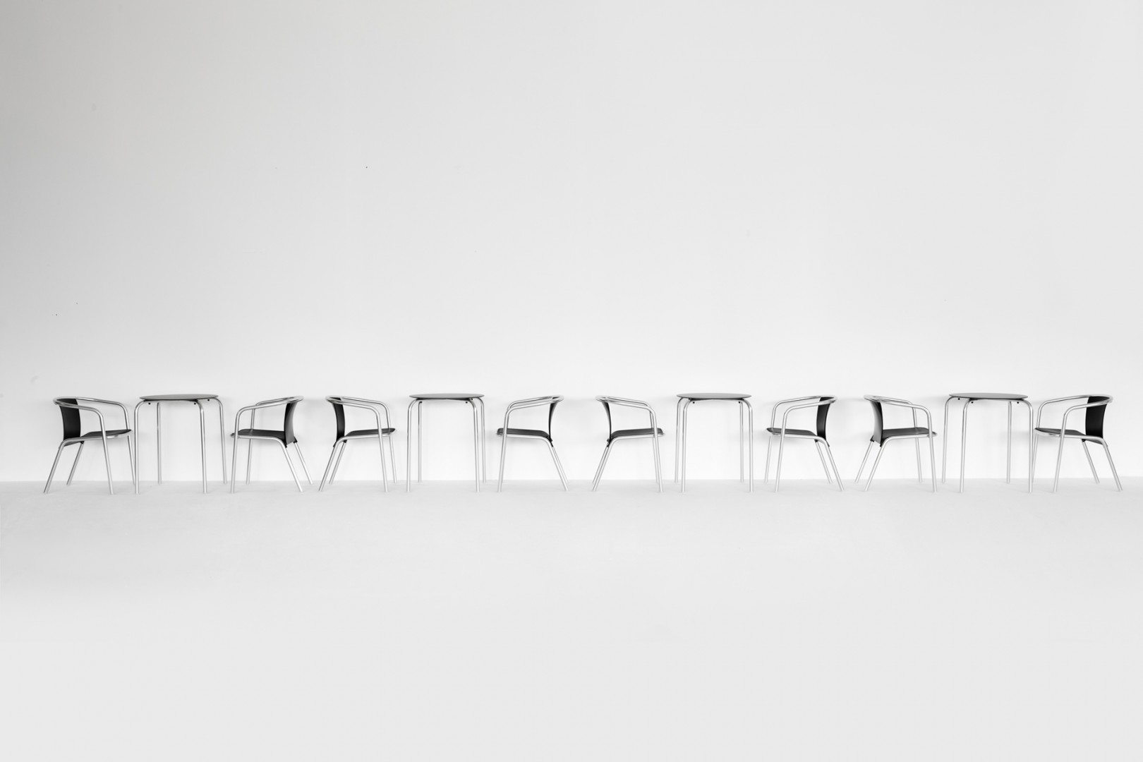 MX 518 Стол с рамой из анодированного алюминия с глянцевым или порошковым покрытием, штабелируемый. Et al. MX - Вид №6