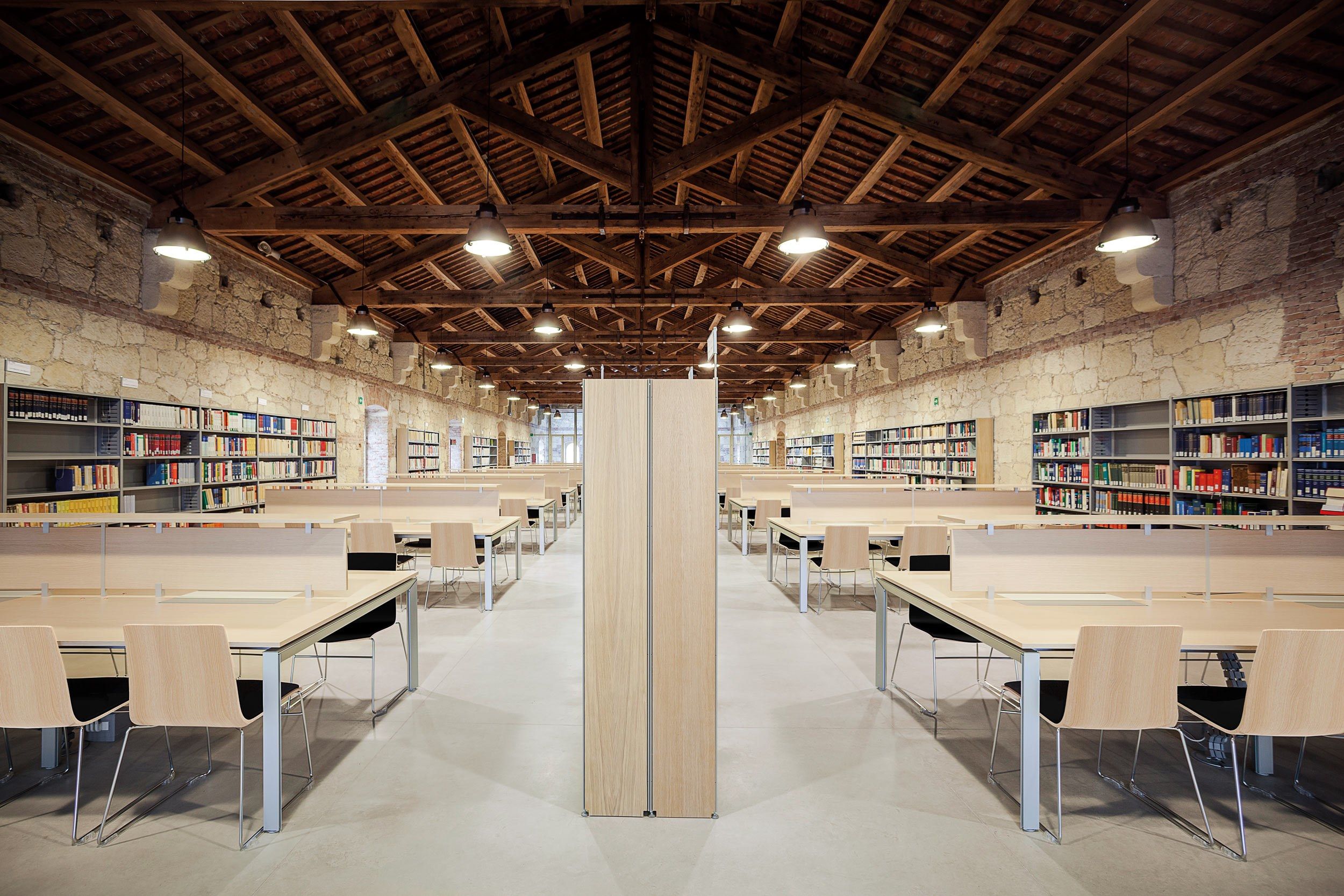 Штабелируемый стул с подлокотниками Ares Line Woody ARCH-00056913 - Вид №6