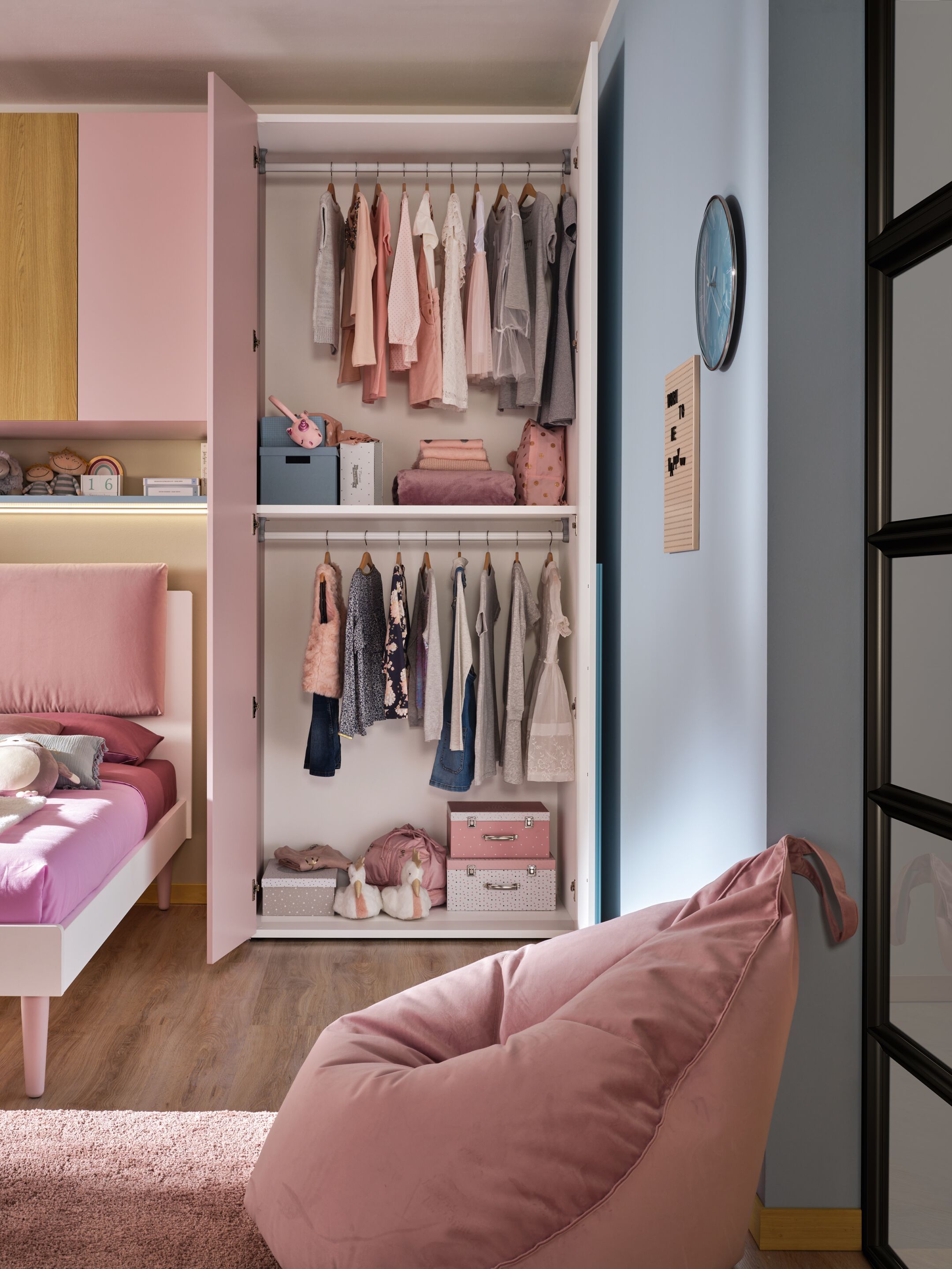 Палубная спальня с подвесными модулями Moretti Compact KC420 ARCH-00130840