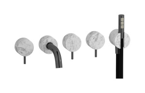 Настенный смеситель для ванной на 5 отверстий с дивертером и душевым гарнитуром. WE ARE IB mr398cf_1 Black Chrome Marmo