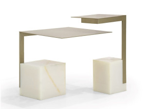 Квадратный металлический журнальный столик