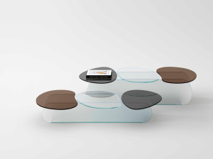 Низкий стеклянный журнальный столик