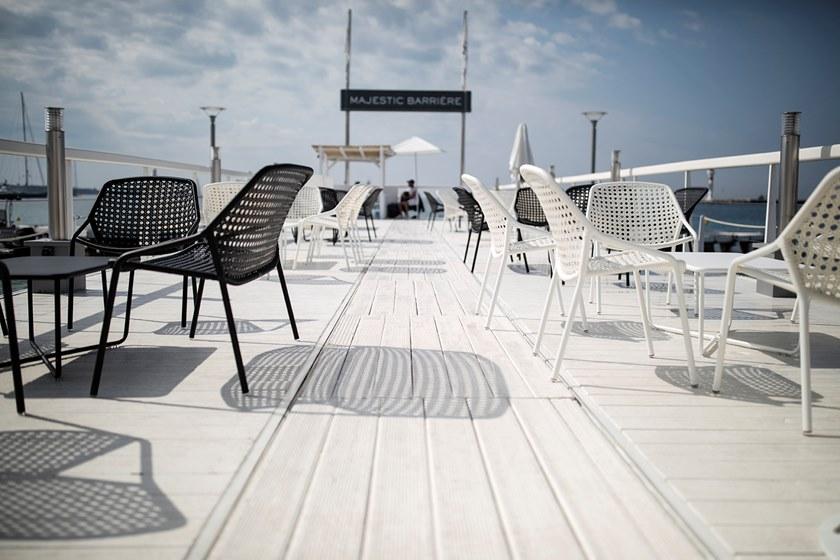 Fermob Штабелируемое садовое кресло из полиэтиленового волокна Croisette 1804 - Вид №1