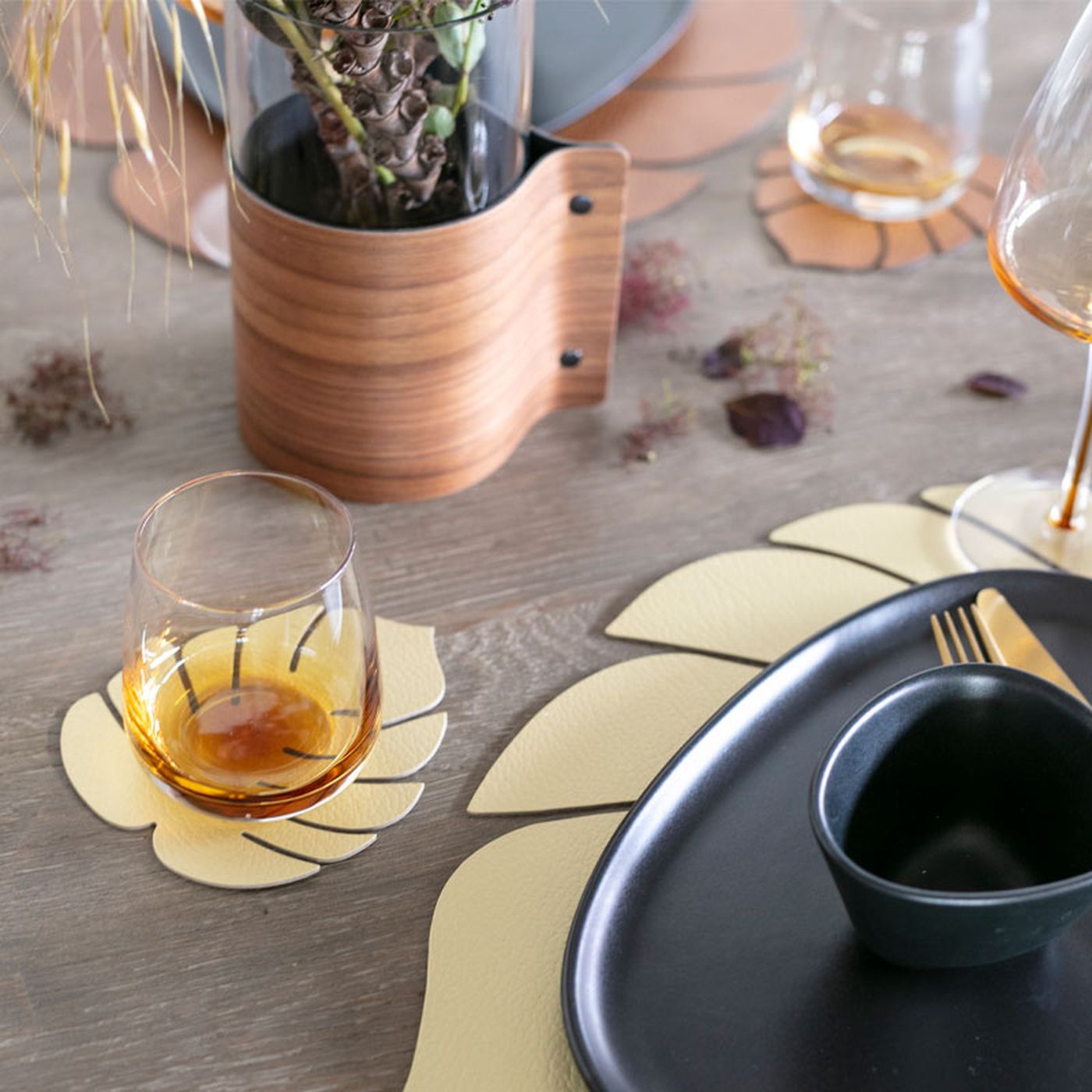 990089 HIPPO gold подстаканник лист монстеры 14х12 см, толщина 1,6мм;LIND DNA  - Вид №2