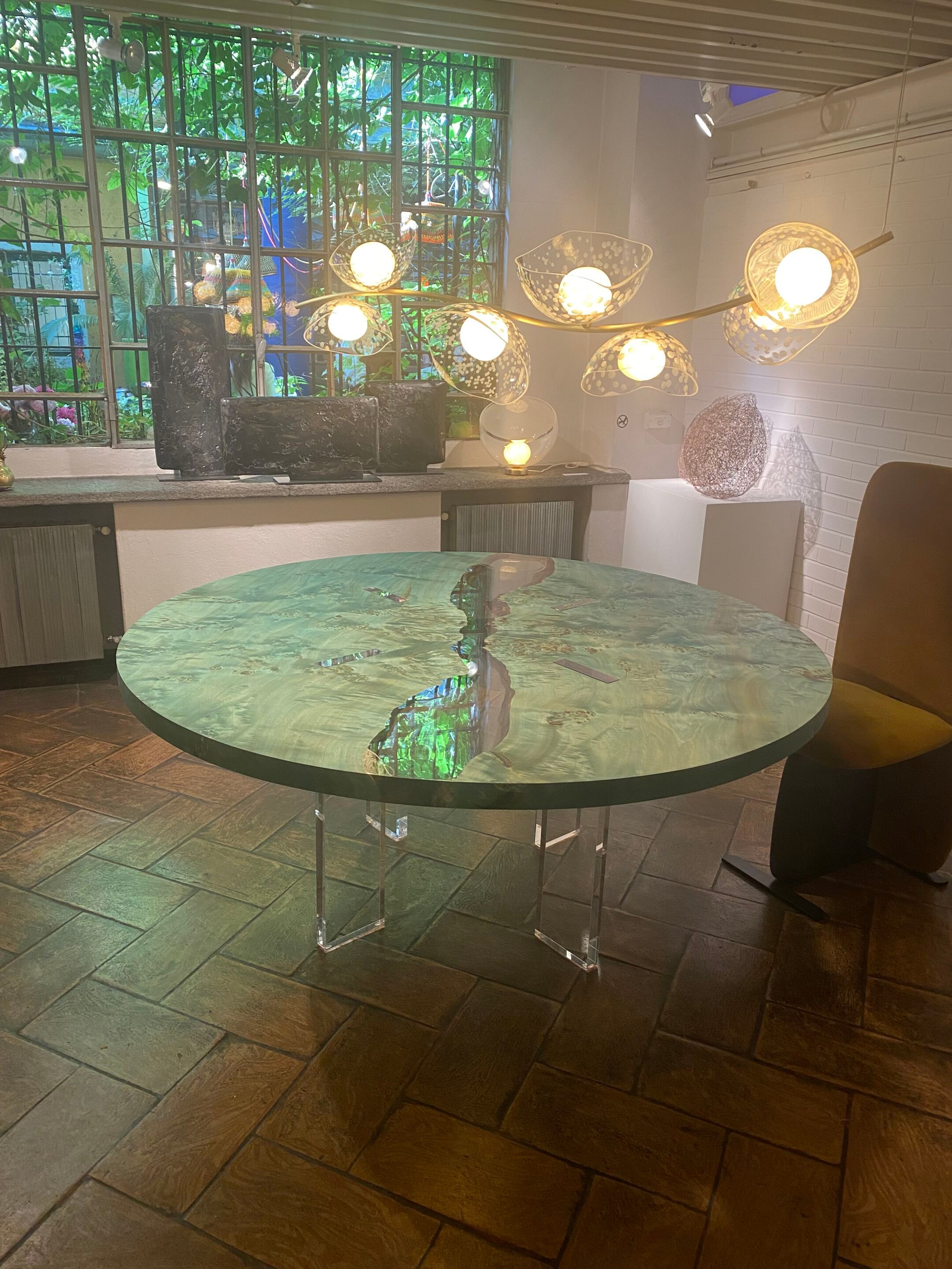 Круглый стол из тополя и смолы alcarol Geomorphic 2023 ARCH-00023178 - Вид №3