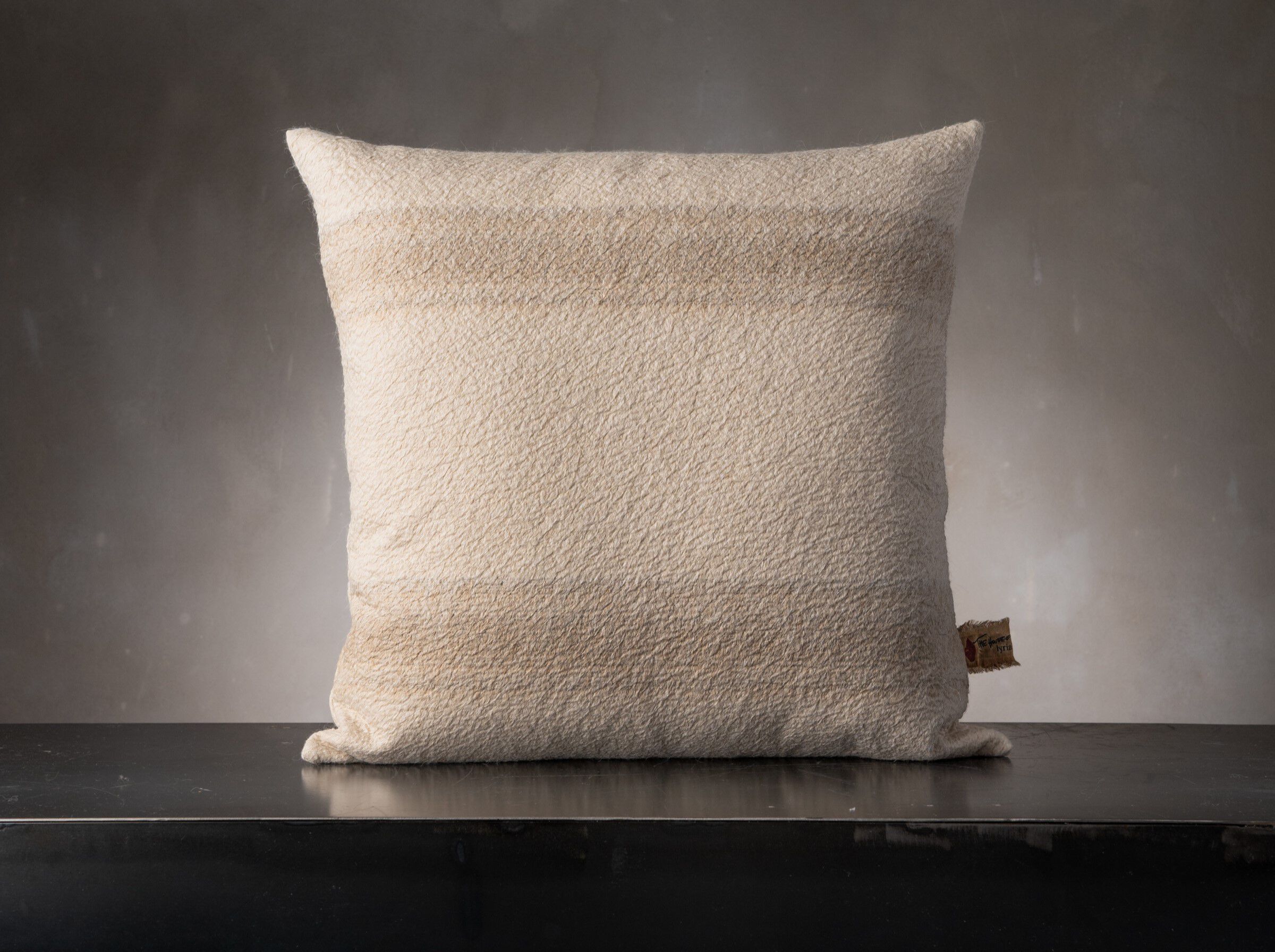 Квадратная подушка из хлопка The House of Lyria GORGONIA ARCH-00041133