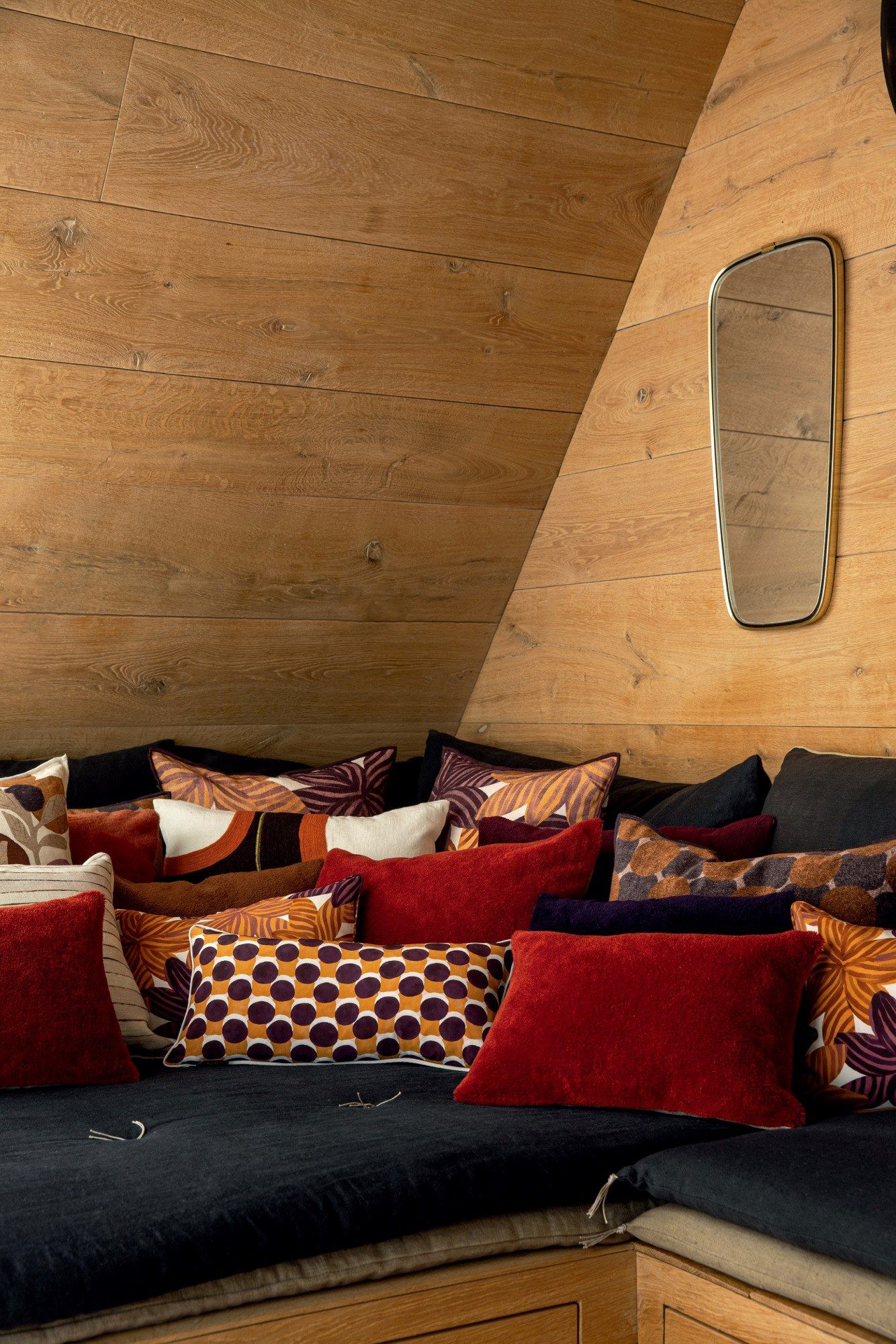 Прямоугольная шелковая подушка с геометрическим рисунком Élitis TWIST ARCH-00130599 - Вид №1