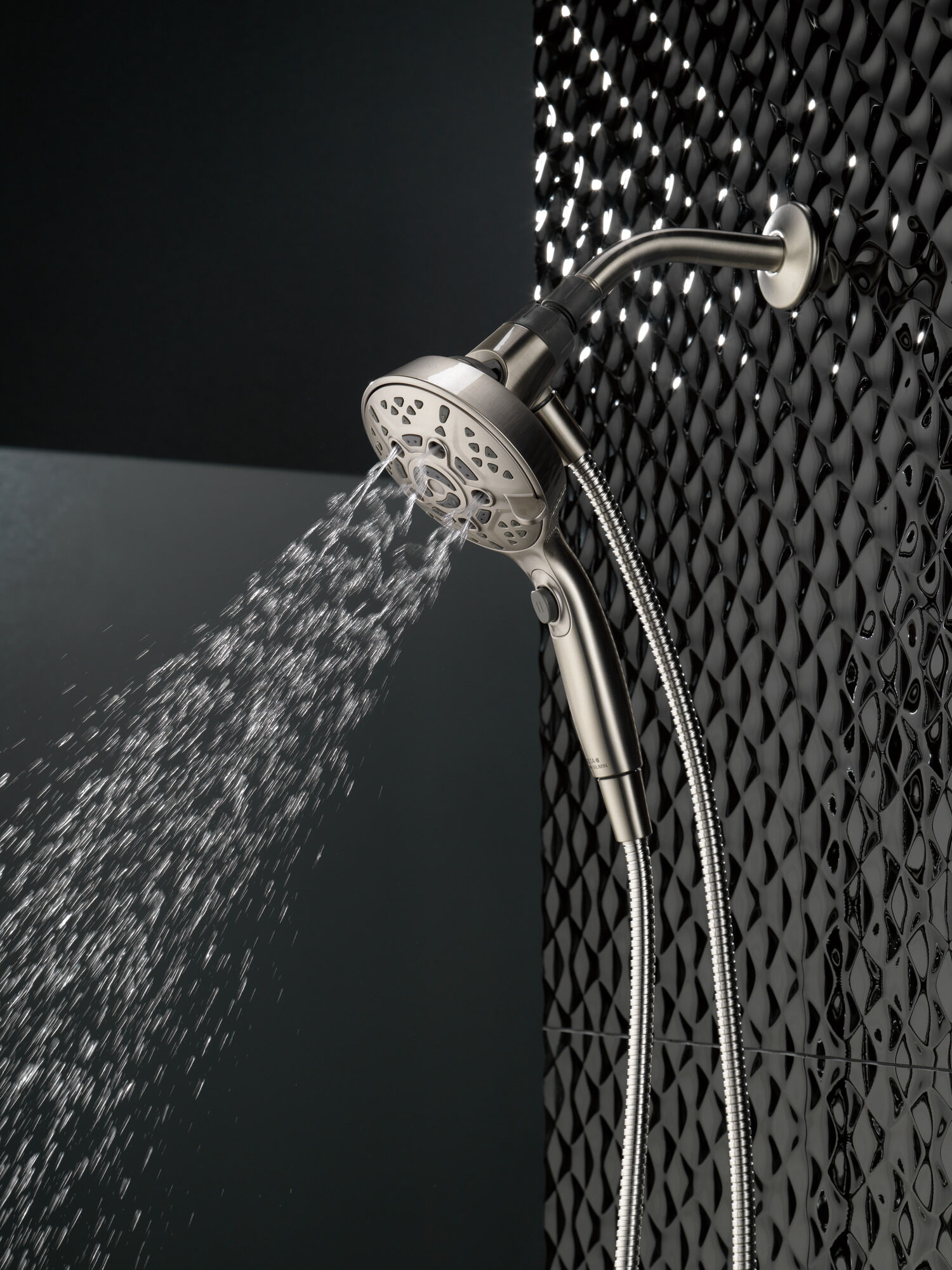 Ручной душ SureDock ™ с 7 настройками Delta Faucet 75707SN - Вид №17