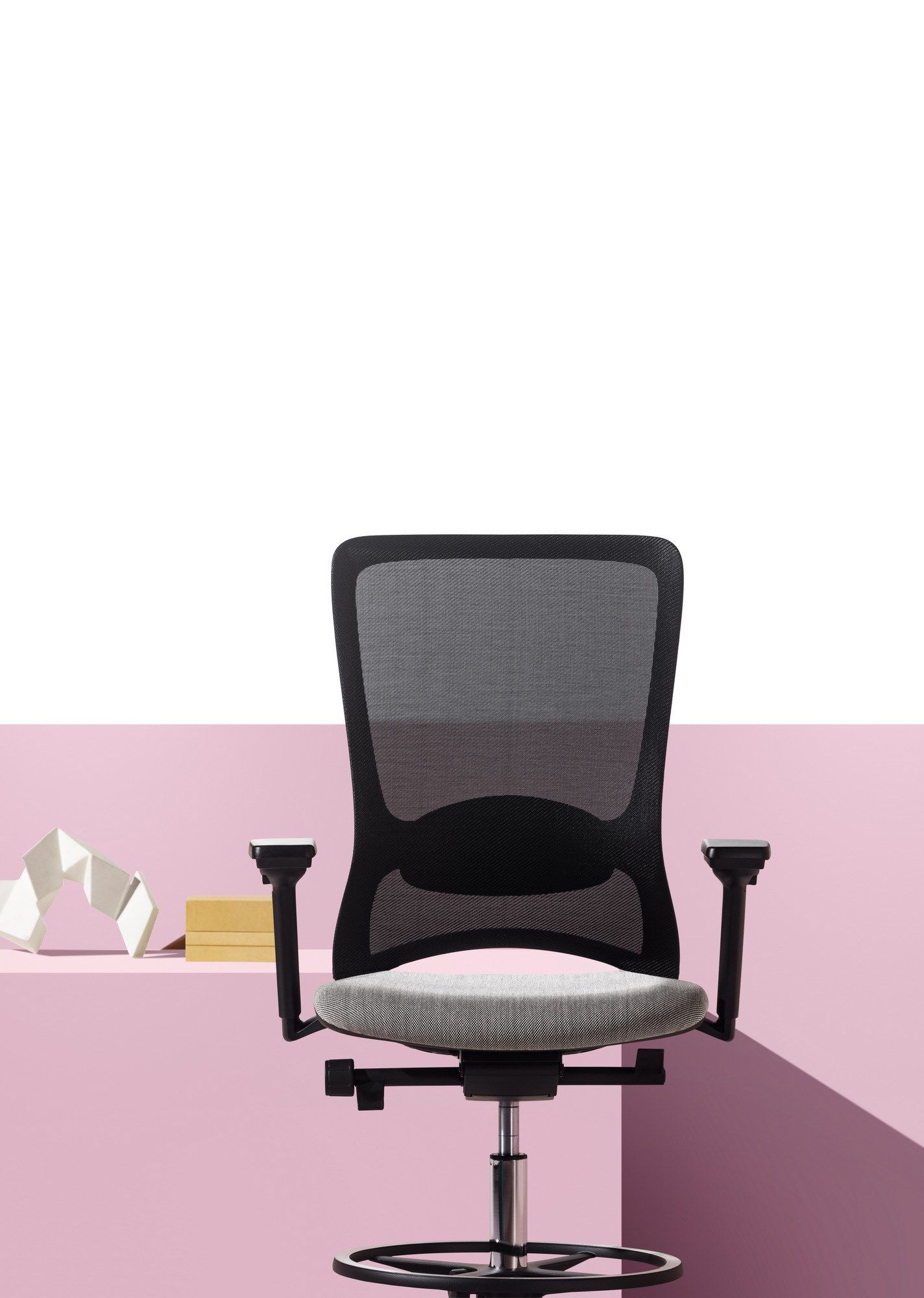 Сетчатый регулируемый по высоте 5-спицевый офисный стул с подставкой для ног Luxy ARCH-00014570 - Вид №2