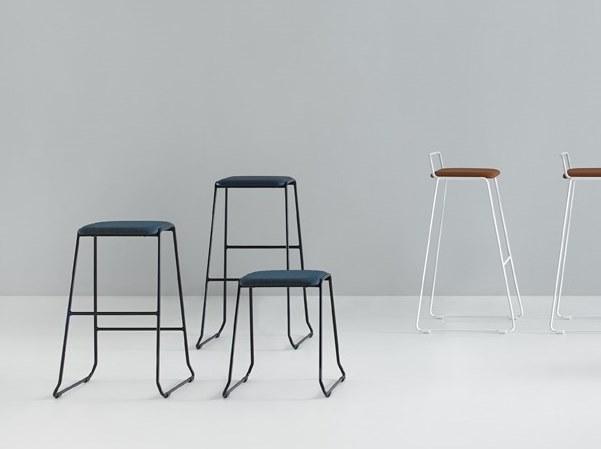 Mobboli Высокий табурет из саночной ткани со встроенной подушкой Hug 12 ta - Вид №1