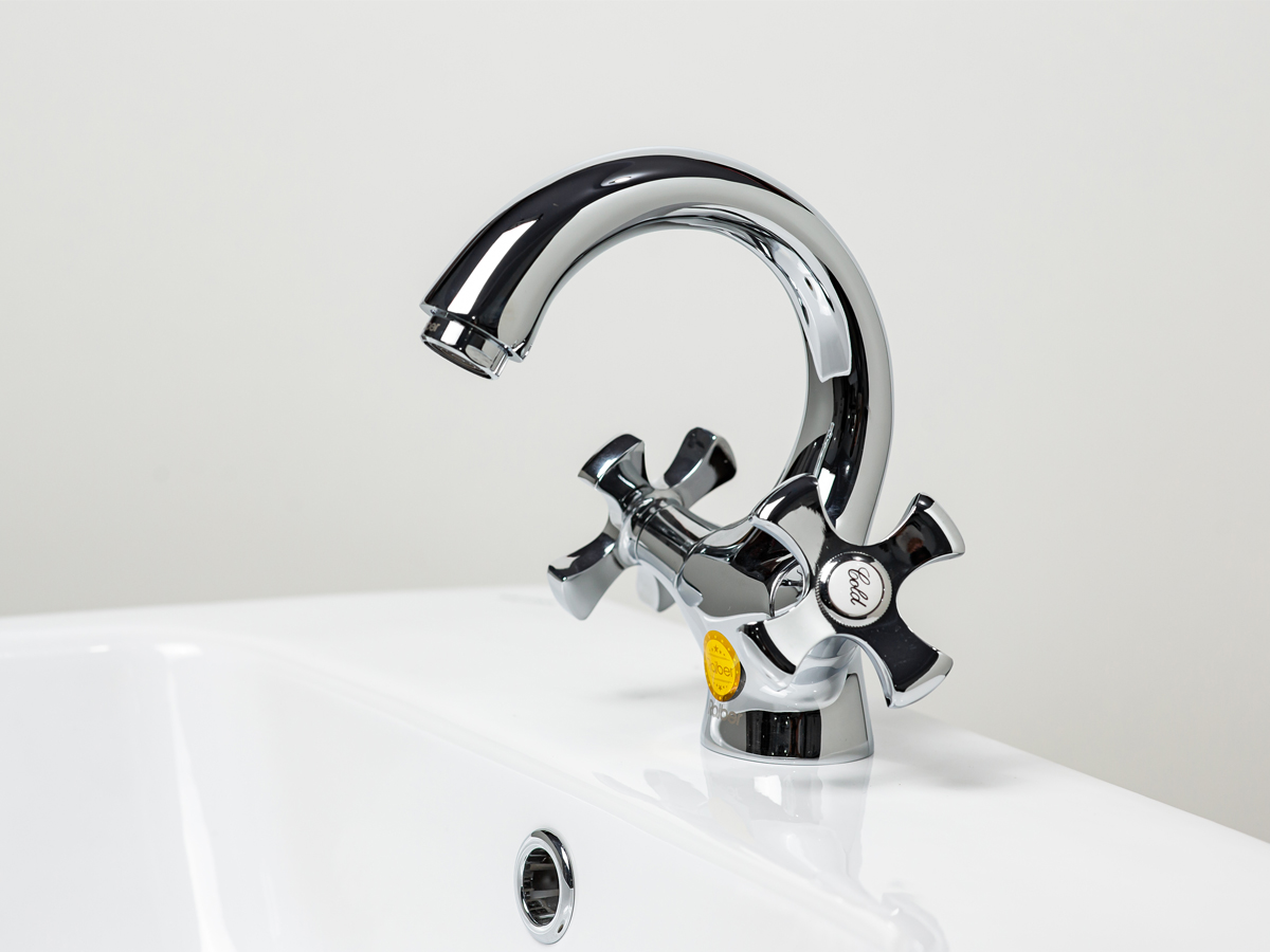 Смеситель для раковины Raiber Talis R8001 с двумя рукоятками R8001 Santreyd  - Вид №5