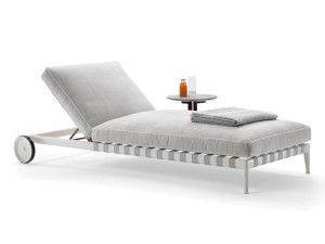 Открытый тканевый шезлонг с колесами